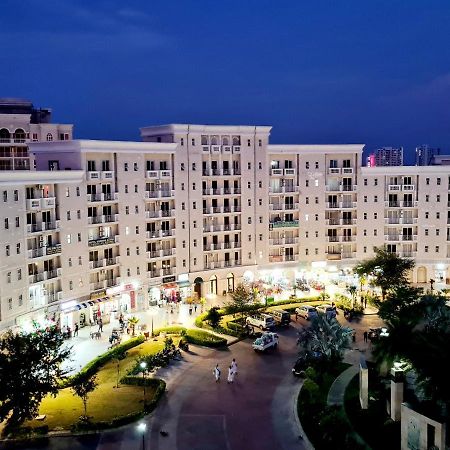 Lord Krishna Palace Hotel วรินดาวัน ภายนอก รูปภาพ