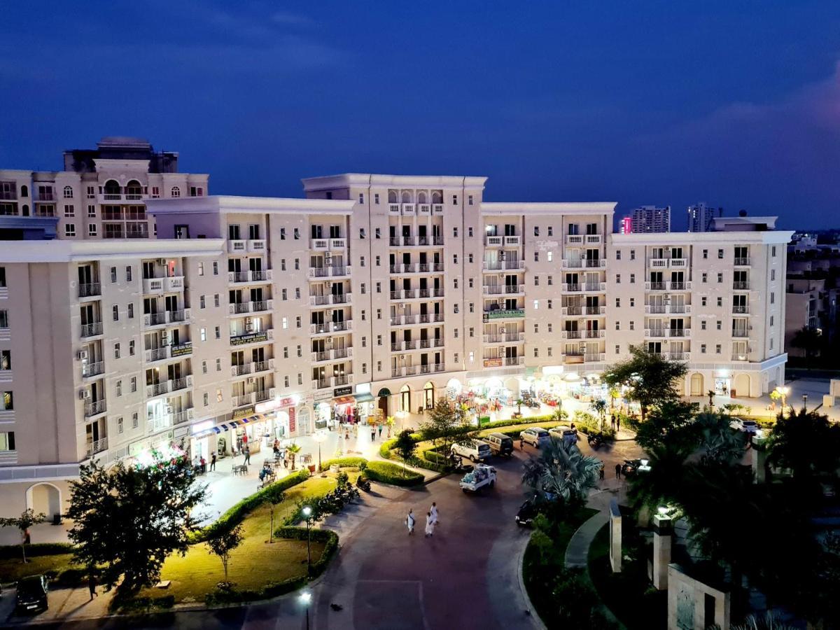 Lord Krishna Palace Hotel วรินดาวัน ภายนอก รูปภาพ